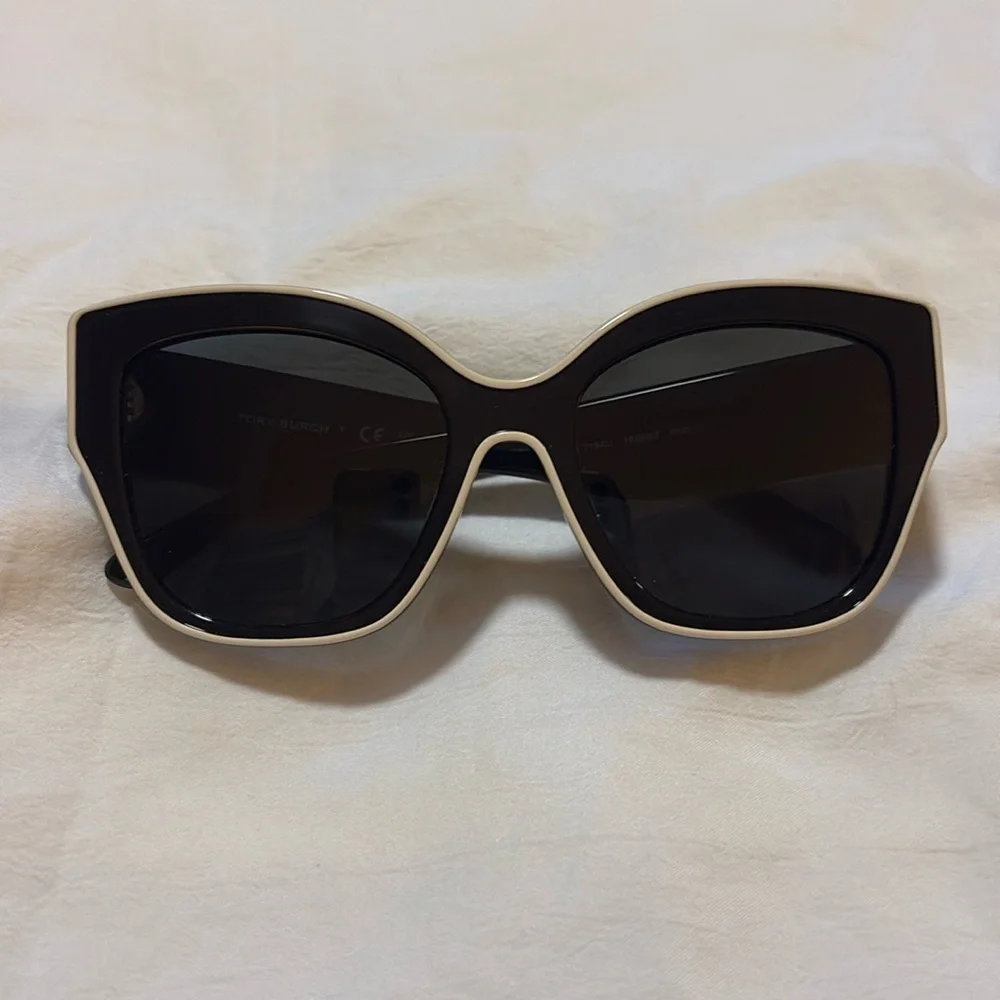 Tory Burch TY7184U ivory rimmed black sunglasses brand new never worn with case